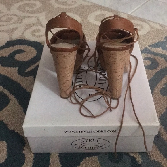 Steve Madden cork lace up sandals - Picture 2 of 7